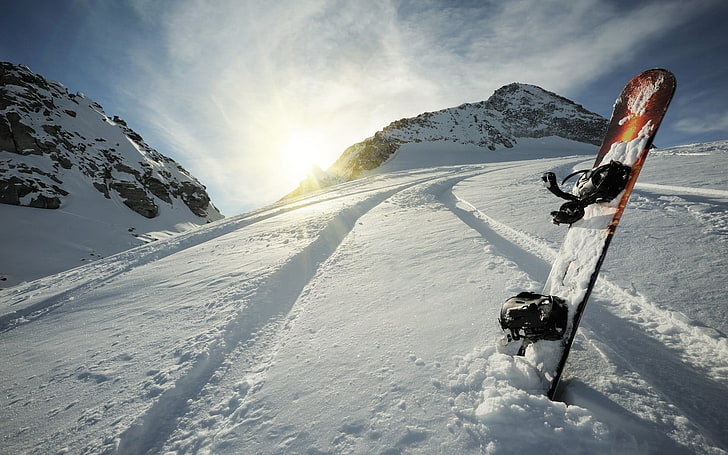 brązowy i żółty snowboard, śnieg, góry, deski snowboardowe, Tapety HD