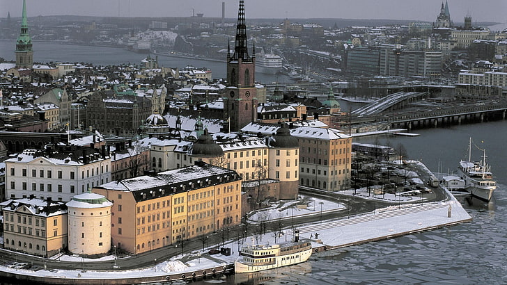 Bâtiments en béton brun et blanc, Stockholm, hiver, paysage urbain, Suède, Fond d'écran HD