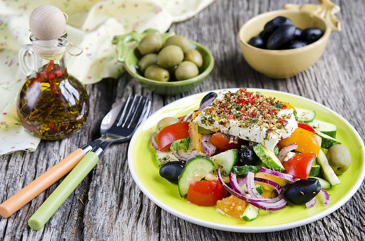 plate of vegetable salad, greens, oil, cheese, tomatoes, olives, cucumbers, salad, HD wallpaper