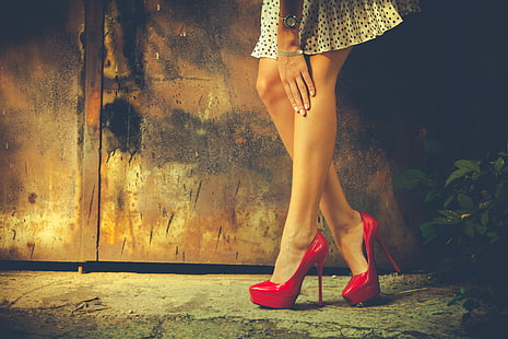donna che indossa sandali con tacco rossi pittura, gambe, tacchi, abito corto, Sfondo HD HD wallpaper
