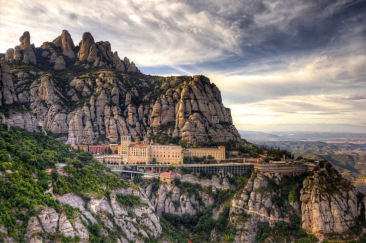 bâtiment brun, nuages, paysage, montagnes, nature, cathédrale, Espagne, le monastère, Barcelone, Santa Maria de Montserrat, Fond d'écran HD