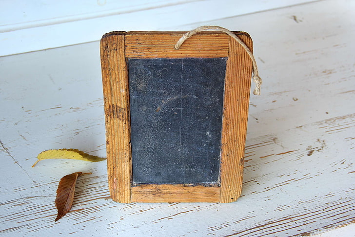 black, blackboard, blank, board, chalk, concept, decoration, dirty, drawing, frame, idea, inspiration, learn, learning, leaves, light, plate, read, rustic, sketch, table, tag, teach, teaching, texture, vintage, wood, woode, HD wallpaper