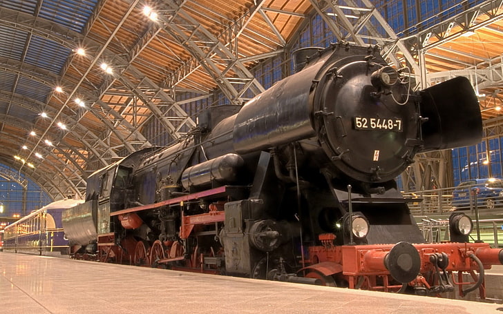 Train rouge et noir à l'intérieur de la gare, locomotive à vapeur, gare, train, locomotive, à l'intérieur, Fond d'écran HD