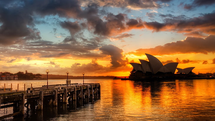 Sydney Opera durante il tramonto, Sydney Opera House, tramonto, Sydney, Australia, luce solare, mare, molo, nuvole, cielo, Sfondo HD