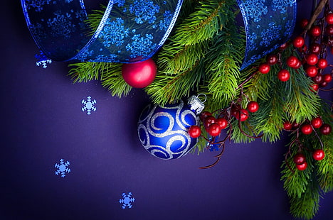 niebiesko-szara bombka, igły, nitka, ozdoby świąteczne, płatki śniegu, wstążka, nowy rok, boże narodzenie, Tapety HD HD wallpaper