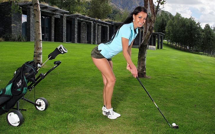 Kristina Uhrinova, modella, donne, brunetta, golf, pallina da golf, mazza da golf, campo da golf, scarpe da ginnastica, all'aperto, capelli lunghi, camicia blu, InTheCrack, 2012 (anno), Sfondo HD