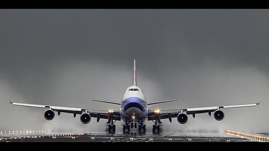 Boeing 747 B-18208 HD, 747, pesawat terbang, b-18208, boeing, eham, hujan, schiphol, guntur, Wallpaper HD HD wallpaper