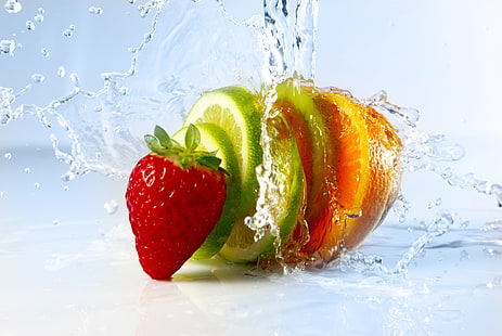 frutas en rodajas surtidas, agua, chorro, fresa, baya, cítricos, rodajas, Fondo de pantalla HD HD wallpaper