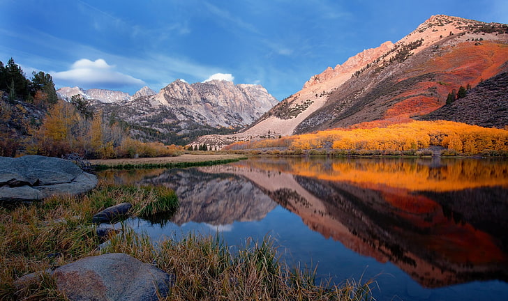 montanhas, lago, floresta, reflexão, outono, água, árvores, grama, natureza, paisagem, HD papel de parede