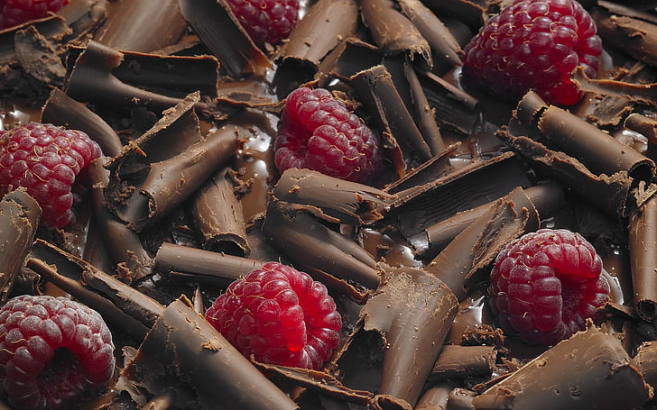 chocolate and red berries, raspberry, berry, chocolate, shaving, HD wallpaper