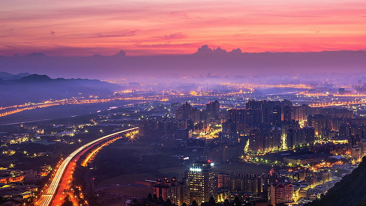bâtiments de la ville et les montagnes pendant le coucher du soleil, ville, paysage urbain, Taiwan, taipeh, longue exposition, Asie, lumières, Fond d'écran HD