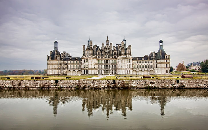 Castle - Chambord, France, architecture, brown, canon, canoneos50d, clouds, france, grey, photography, sky, water, HD wallpaper