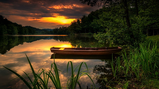 bateau, lac, roseaux, rivage, coucher de soleil, Fond d'écran HD HD wallpaper