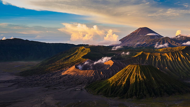 Indonesia, Java, volcanic, green mountain, Indonesia, Java, volcanic caldera complex Tenger, Tengger, active volcano Bromo, HD wallpaper