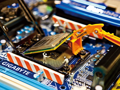 placa de circuito azul e preta, Intel, trabalho, Gigabyte, ultra durável, computador, soquete, microchip, capacitores, placas-mãe, HD papel de parede HD wallpaper