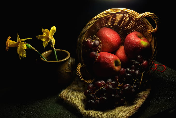 drops, flowers, darkness, table, apples, grapes, red, pot, fruit, twilight, black background, still life, basket, burlap, daffodils, HD wallpaper