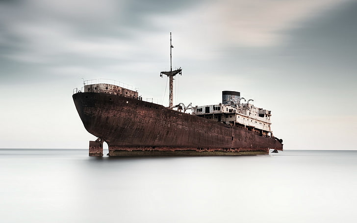 brown ship on water wallpaper, shipwreck, HD wallpaper