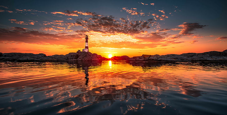 weißer Leuchtturm im goldenen Stundenfoto, Sonnenuntergang, Leuchtturm, Strand, Steine, 5K, HD-Hintergrundbild