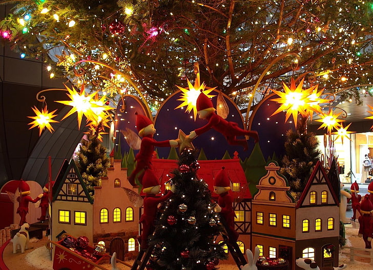 grüner Weihnachtsbaum, Baum, Weihnachten, Feiertag, Haus, Elfen, Weihnachtsdekorationen, HD-Hintergrundbild