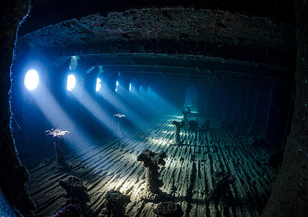 филм все още, море, под вода, дълбоко море, развалина, кораб, корабокрушение, слънчеви лъчи, корозия, интериор, Надя Кулагина, HD тапет HD wallpaper