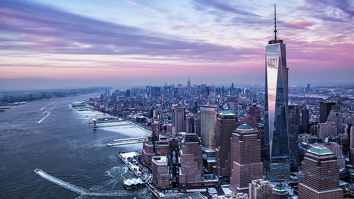 torre gris, fotografía aérea de la ciudad, ciudad de Nueva York, ciudad, EE. UU., dom Tower, Manhattan, río Hudson, invierno, río, One World Trade Center, arquitectura, edificio, rascacielos, paisaje urbano, puesta de sol, nubes, barco, nieve, Fondo de pantalla HD
