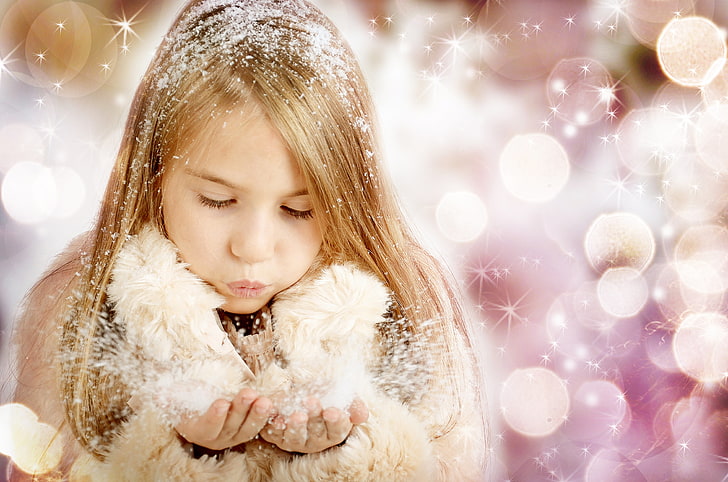 girl's beige fur scarf, snow, children, child, New year, happy, bokeh, Merry Christmas, beautiful girl, beautiful little girl, enjoy, HD wallpaper