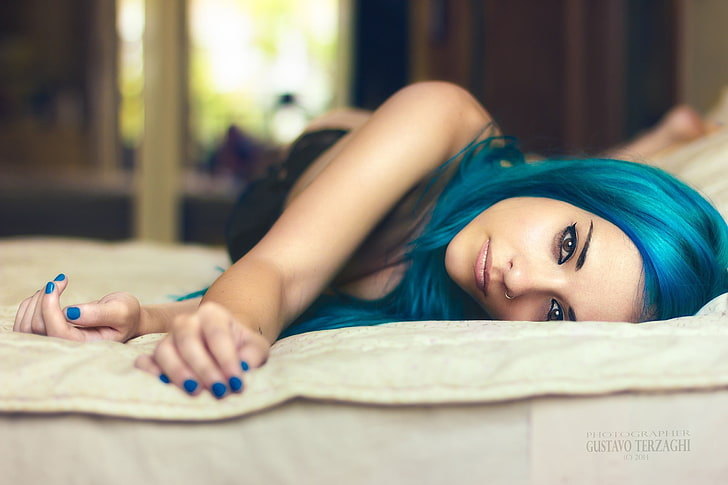 women's teal hair, Gustavo Terzaghi, model, women, depth of field, long hair, dyed hair, looking at viewer, straight hair, face, brown eyes, in bed, women indoors, Saria Suicide, HD wallpaper