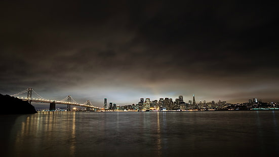 fotografia panoramica di un edificio strallato vicino a grattacielo, città, paesaggio urbano, nuvole, grattacielo, onde, orizzonte, ponte, San Francisco, Oakland Bay Bridge, USA, Sfondo HD HD wallpaper
