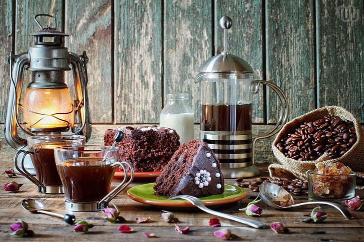 Kaffeepresse und Petroleumlaterne, Kuchen, Gebäck, Dessert, Kaffee, Geschirr, HD-Hintergrundbild
