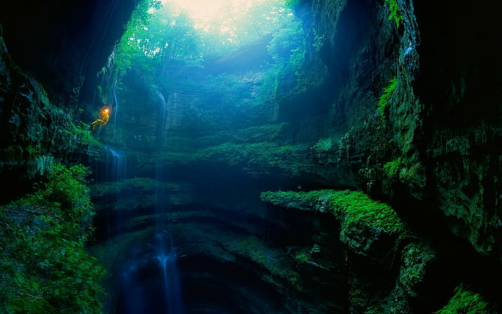przyroda krajobraz wapienne ściany wspinaczka wodospad drzewa paprocie jaskinia dół mech zielona mgła spelunking, Tapety HD