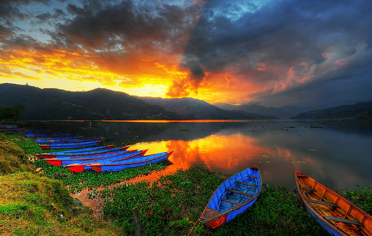 landskapsfotografering av kanoter nära sjön under solnedgången, Phewa Lake, Pokhara, Nepal, Phewa Lake, Pokhara, Nepal, Phewa Lake, Sunset, Pokhara, Nepal, landskapsfotografering, Kanoter, solnedgångar, reflektion, reflektioner, reflekterad, vatten, färgrik, båtar , natur, sjö, landskap, utomhus, berg, nautiska fartyg, natur, himmel, HD tapet