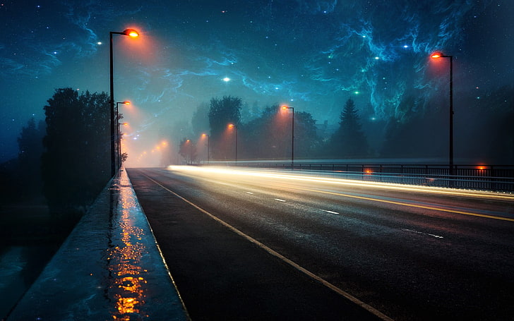 graue Asphaltstraße, schwarze Betonstraße mit Straßenlaternen, Nebel, Raum, Feuerzeug, Lichter, Straße, Abend, Regen, HD-Hintergrundbild