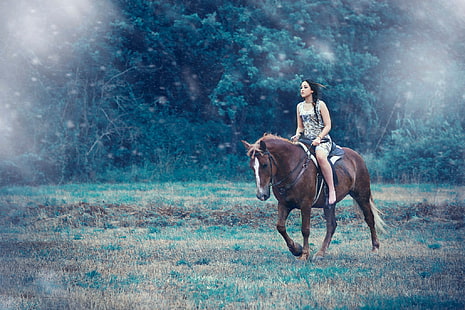 Dziewczyna na koniu, szary podkoszulek damski i brązowy koń, Z dala od ciebie, dziewczyna, jazda konna, Alessandro Di Cicco, Tapety HD HD wallpaper
