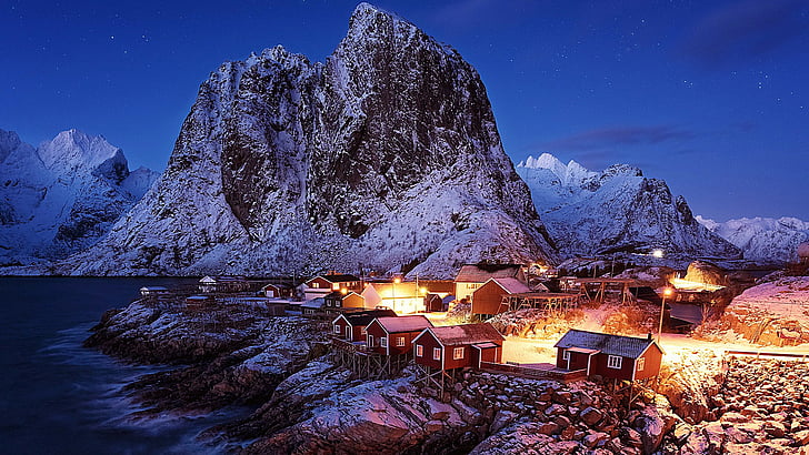 Норвегия, ночь, ночное небо, Европа, сумерки, пейзаж, домики, красные дома, домик, природа, Лофотенские острова, рыбацкая деревня, снег, деревня, гора, зима, небо, хамной, HD обои