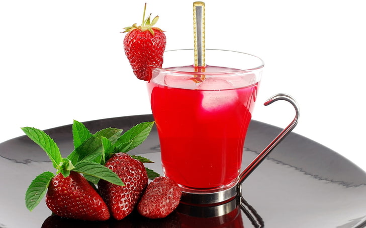 clear glass mug, strawberries, strawberry, berry, summer, tea, juice, beverage, cocktail, cup, spoon, HD wallpaper