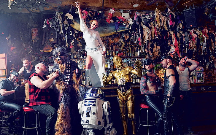 Fond d'écran numérique R2-D2, Amy Schumer, blonde, Star Wars, parodie, bars, R2-D2, Chewbacca, C-3PO, GQ Magazine, Fond d'écran HD
