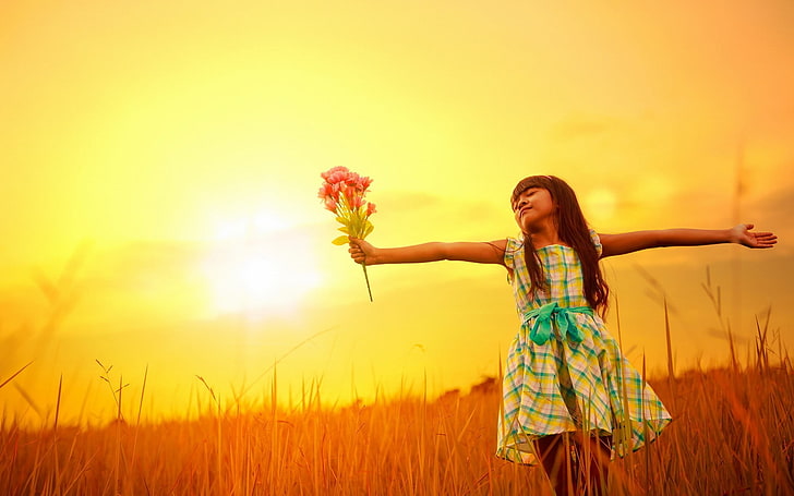 ชุดเดรสดอกไม้สีเขียวและสีดำของผู้หญิงเด็กสาวน้อยผมน้ำตาลดอกไม้ท้องฟ้าสีส้ม, วอลล์เปเปอร์ HD