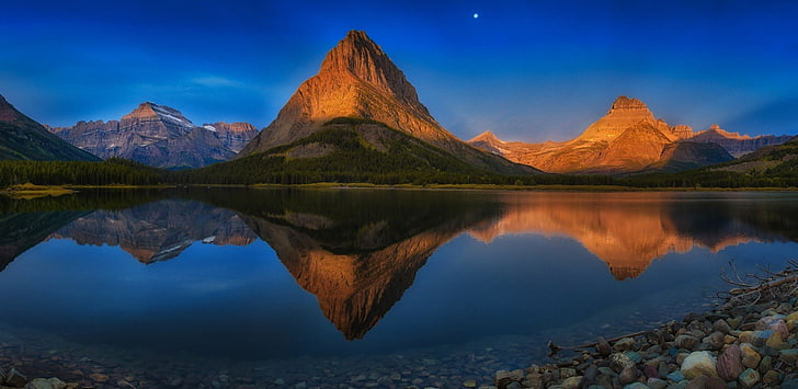lac, montagnes, réflexion, lune, forêt, été, bleu, eau, pierres, Glacier National Park, Montana, nature, paysage, coucher de soleil, Fond d'écran HD