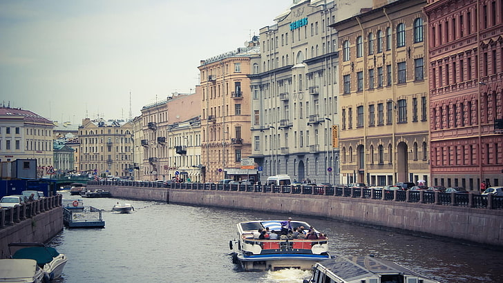 Bâtiment en béton blanc et bleu, ville, Saint-Pétersbourg, Russie, paysage urbain, Fond d'écran HD
