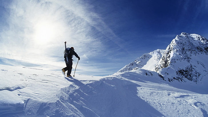 neige, ciel bleu, hiver, ciel, ski alpinisme, crête, nuage, montagne, alpinisme, ski de randonnée, sport extrême, Fond d'écran HD