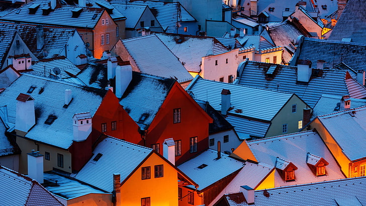 toits de maisons blanches, architecture, bâtiment, toits, village, neige, hiver, maison, soirée, lumières, Martin Rak, République Tchèque, Fond d'écran HD