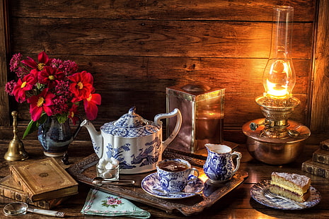 set keramik bunga putih-dan-biru, teh, lampu, karangan bunga, cangkir, kue, gula, buku, lukisan alam benda, bel, set, nampan, Wallpaper HD HD wallpaper