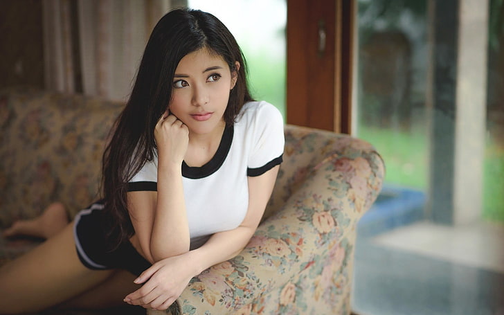weißes und schwarzes Top mit Rundhalsausschnitt, asiatisch, Damen, Modell, HD-Hintergrundbild