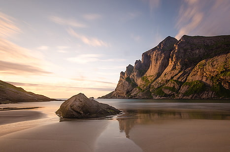 brązowa formacja skalna, przyroda, zatoka, plaża, skały, morze, Tapety HD HD wallpaper