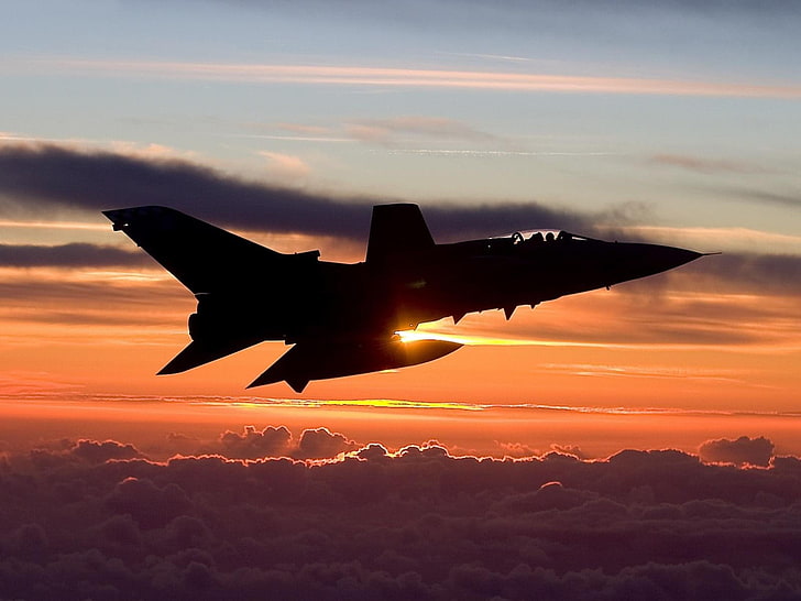 pesawat jet hitam, Panavia Tornado, jet fighter, pesawat terbang, pesawat terbang, bayangan hitam, awan, matahari terbenam, pesawat militer, kendaraan, Wallpaper HD