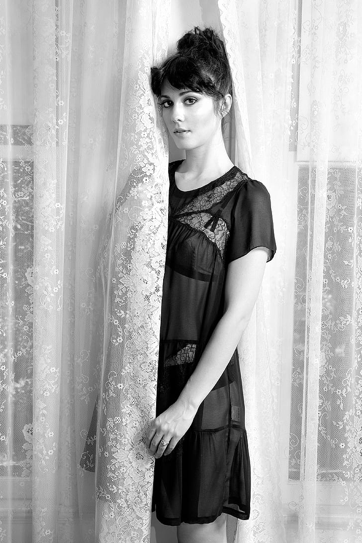 Mary Elizabeth Winstead, monochrome, women indoors, celebrity, actress, looking at viewer, HD wallpaper