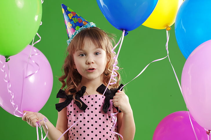palloncini rosa, blu, gialli e verdi, gioia, bambini, palloncini, buon compleanno, bella bambina felice, Sfondo HD