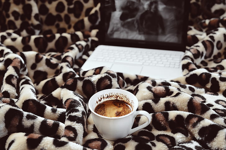 Sheet, the film, bed, coffee, Cup, MacBook, HD wallpaper | Wallpaperbetter