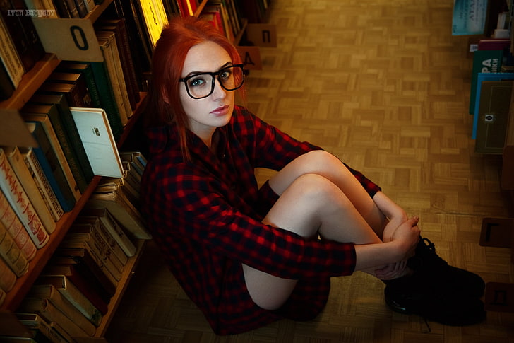 women, redhead, women with glasses, portrait, sitting, Ivan Babydov, HD wallpaper