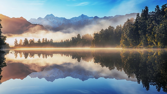 fotografia de reflexão de árvores, natureza, paisagem, lago, névoa, floresta, montanhas, água, reflexão, pico nevado, árvores, HD papel de parede HD wallpaper